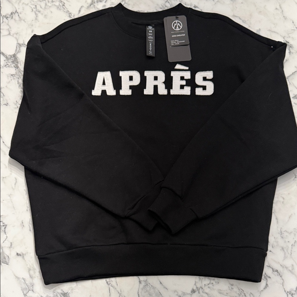 NWT Women’s APRES Black Crewneck Medium Weight Sweatshirt - Size XS